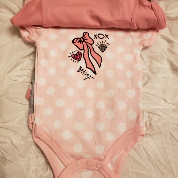 Betsy Johnson Set 6M. - Picture 3 of 4